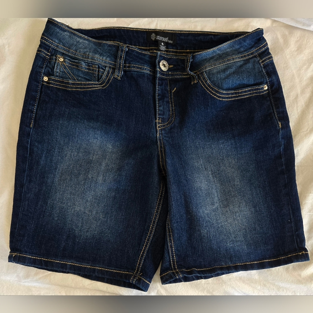 Signature Studio jean shorts, sz 4, dark wash, mid rise, Euc